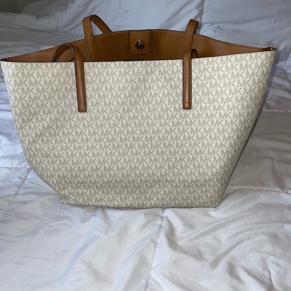 Authentic Michael Kors purse -gently used
